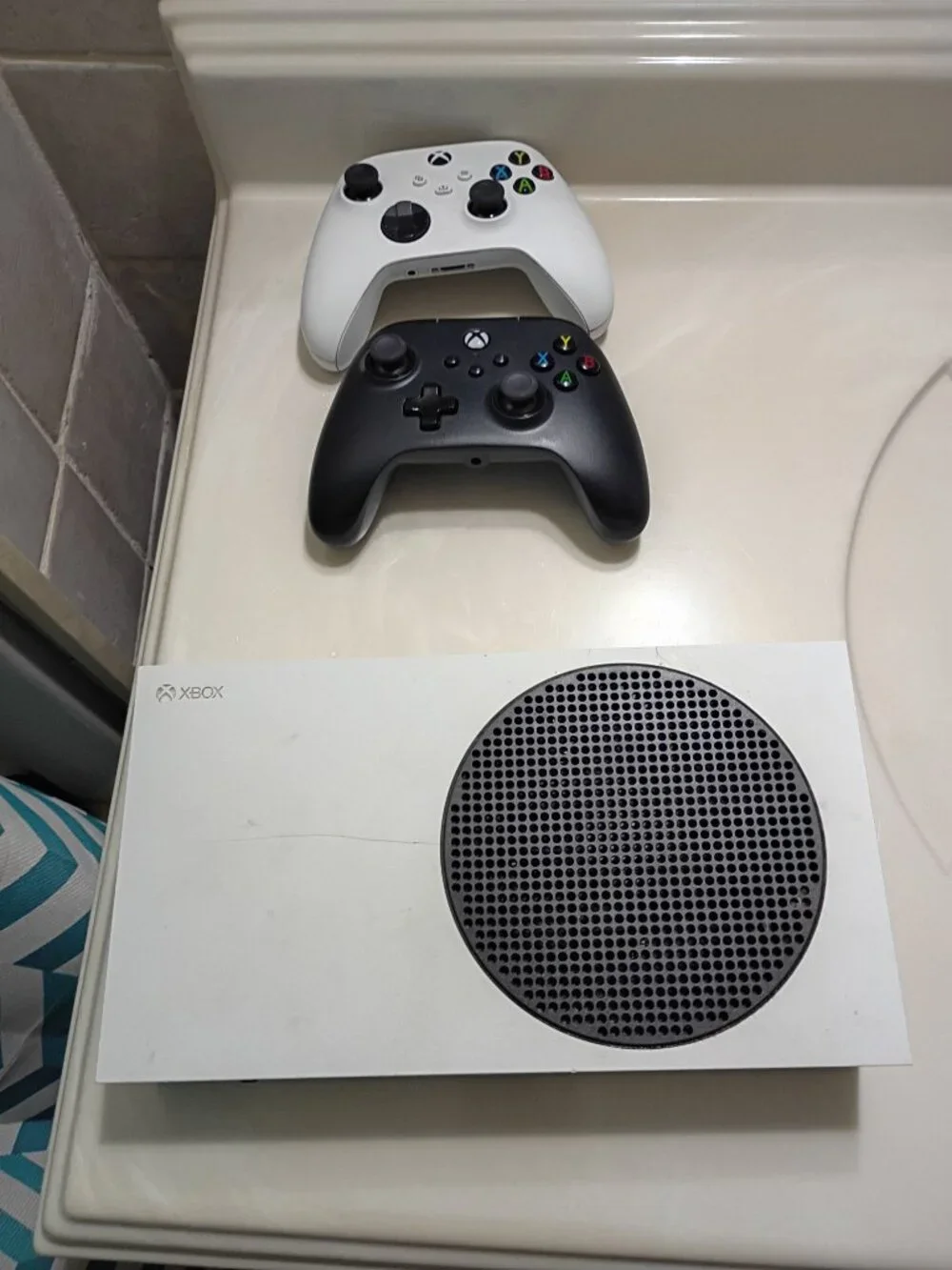Xbox Series S. 139 Games. Two Controllers. All Cords